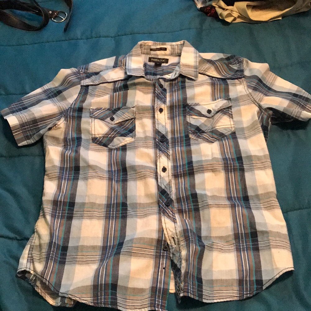 Very nice shirt sleeve casual shirt button down
